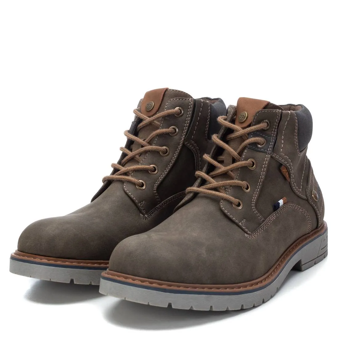 BOTÍN DE HOMBRE XTI BASIC 03447904